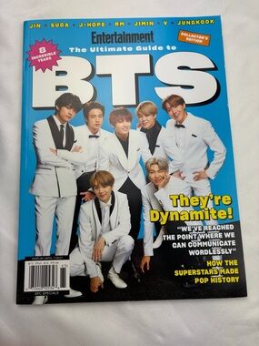 Entertainment: The Ultimate Guide to BTS - Blue Collector's Edition